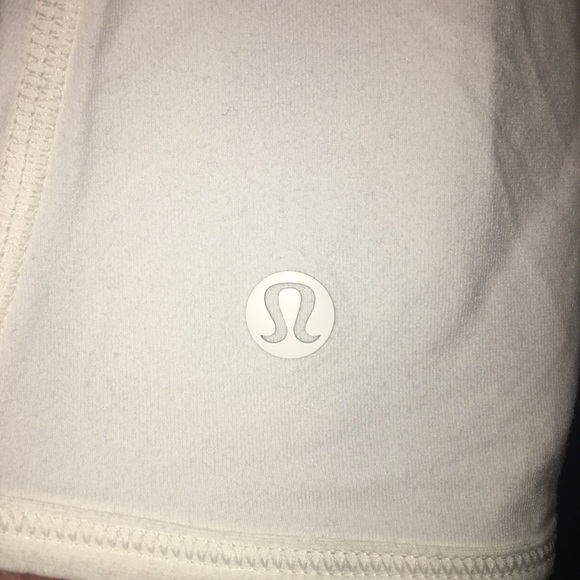 15.5”PTP SIZE 4 or SMALL LULULEMON MAKING MOVES PLEATED LONG SLEEVE WHITE TOP - Picture 10 of 16